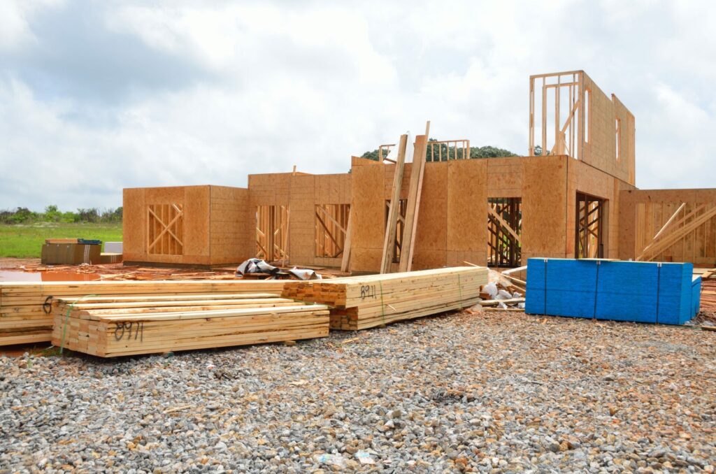 Notre entreprise de construction en bois fabrique des maisons en bois porteur ou non.